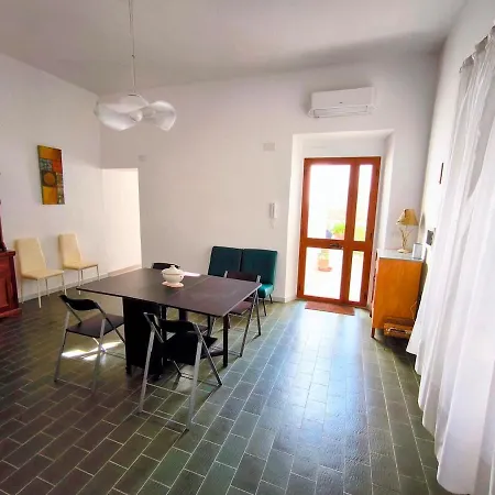 Il Maestralino, With Courtyard Calasetta