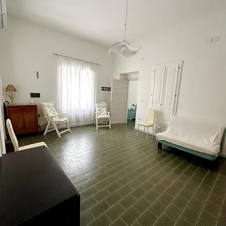Il Maestralino, With Courtyard *