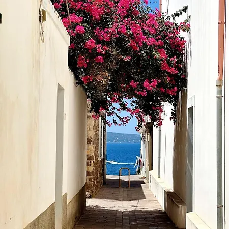 Il Maestralino, With Courtyard *